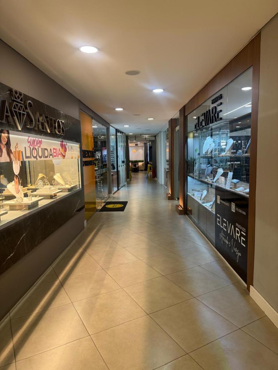 Florida Mall & *